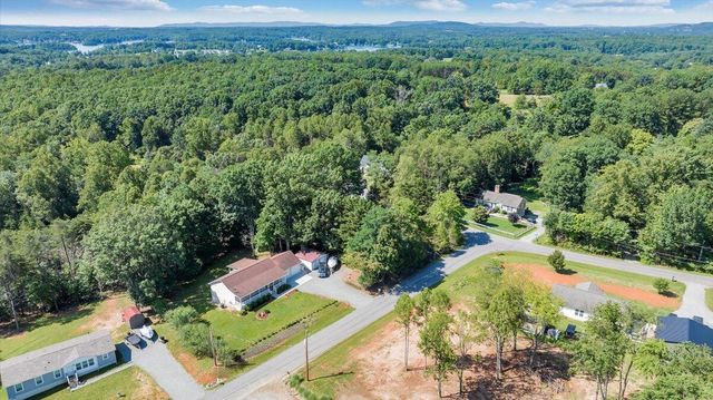 95 Stripers Landing RD, Moneta, VA 24121