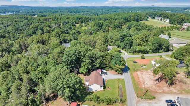95 Stripers Landing RD, Moneta, VA 24121