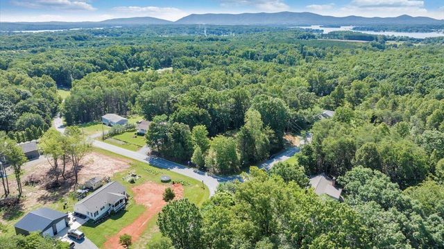 95 Stripers Landing RD, Moneta, VA 24121
