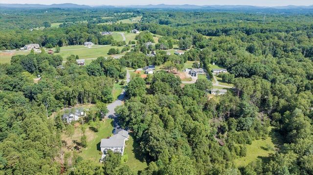 95 Stripers Landing RD, Moneta, VA 24121