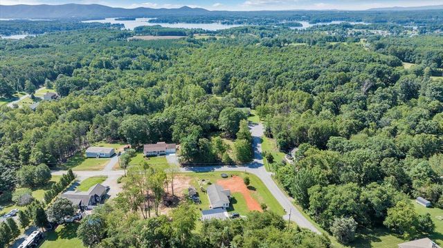 95 Stripers Landing RD, Moneta, VA 24121