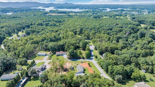 95 Stripers Landing RD, Moneta, VA 24121