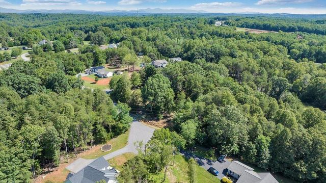 95 Stripers Landing RD, Moneta, VA 24121