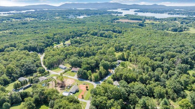 95 Stripers Landing RD, Moneta, VA 24121