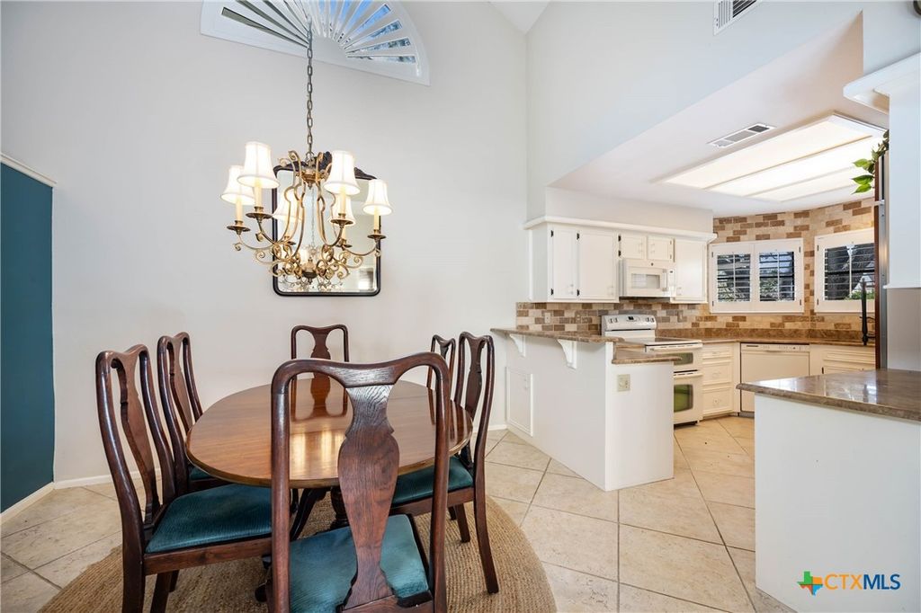 Image 10 of property listing at 5 Cypress Point, Wimberley, TX 78676