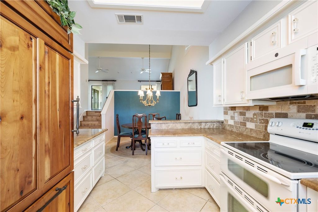 Image 14 of property listing at 5 Cypress Point, Wimberley, TX 78676