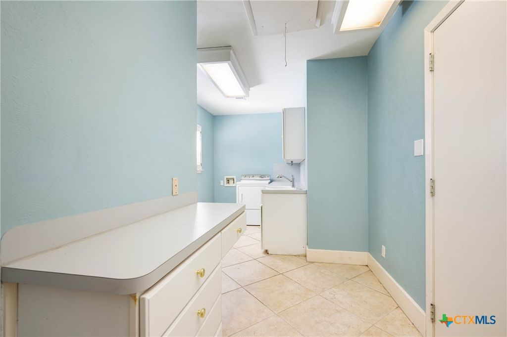 Image 18 of property listing at 5 Cypress Point, Wimberley, TX 78676