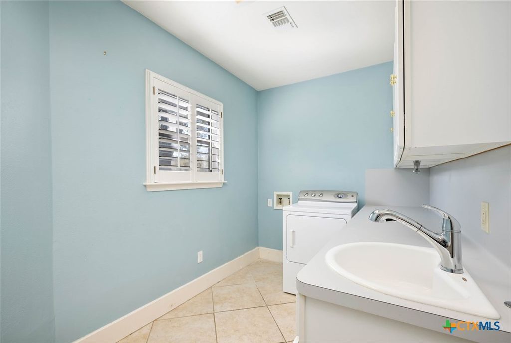 Image 19 of property listing at 5 Cypress Point, Wimberley, TX 78676