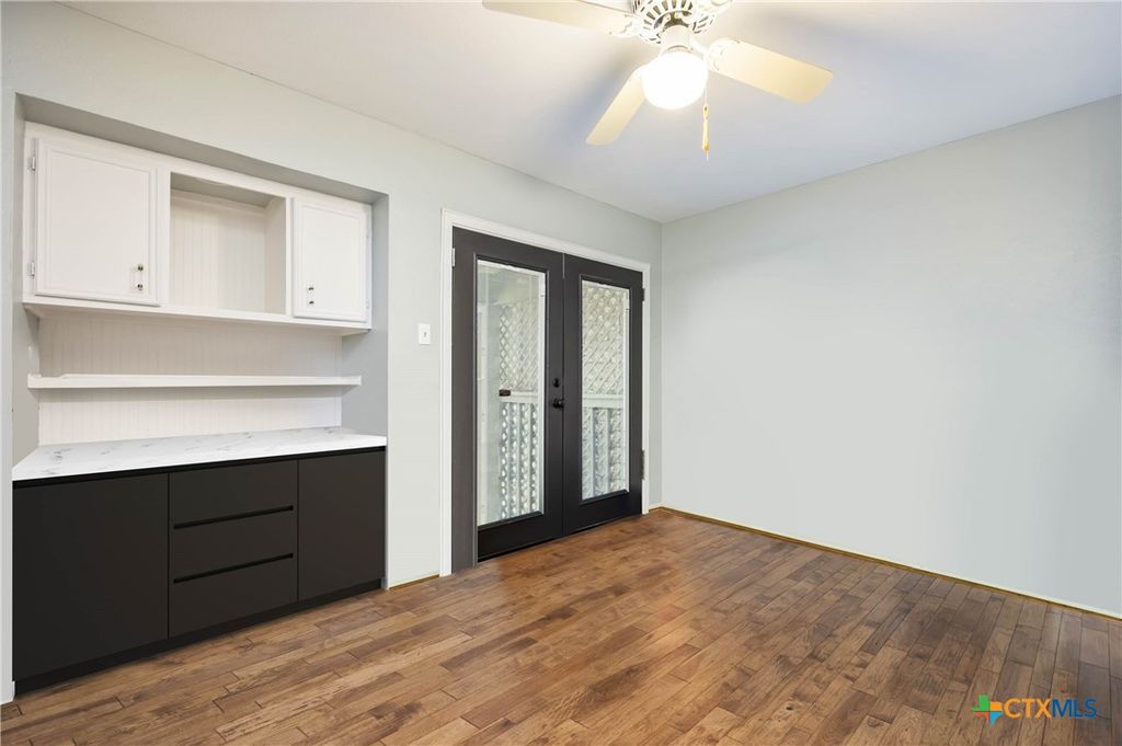 Image 21 of property listing at 5 Cypress Point, Wimberley, TX 78676