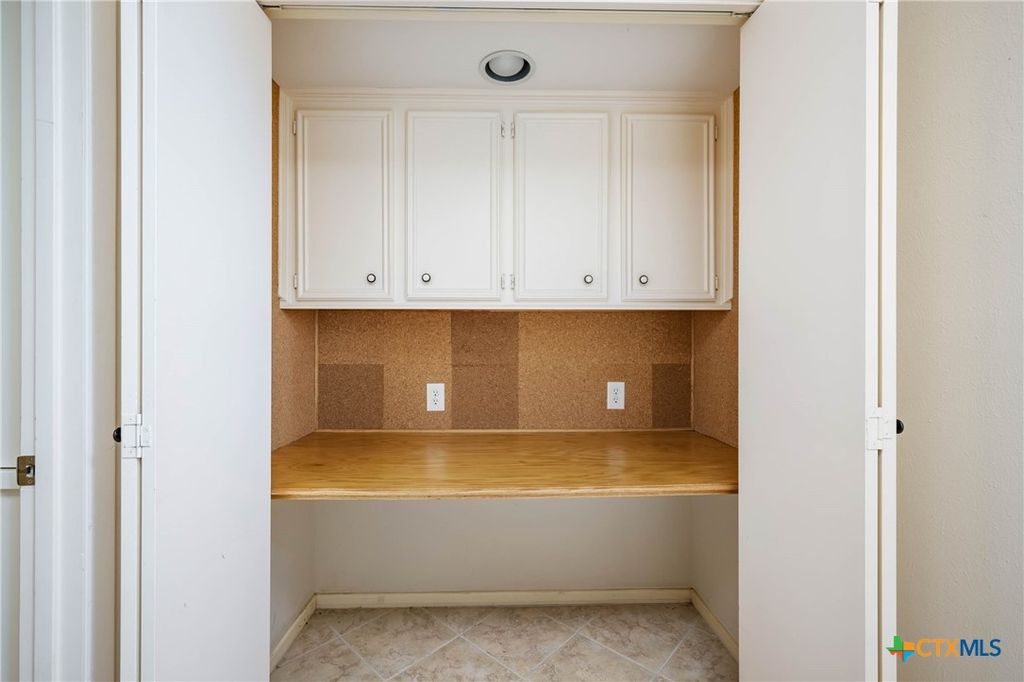 Image 23 of property listing at 5 Cypress Point, Wimberley, TX 78676