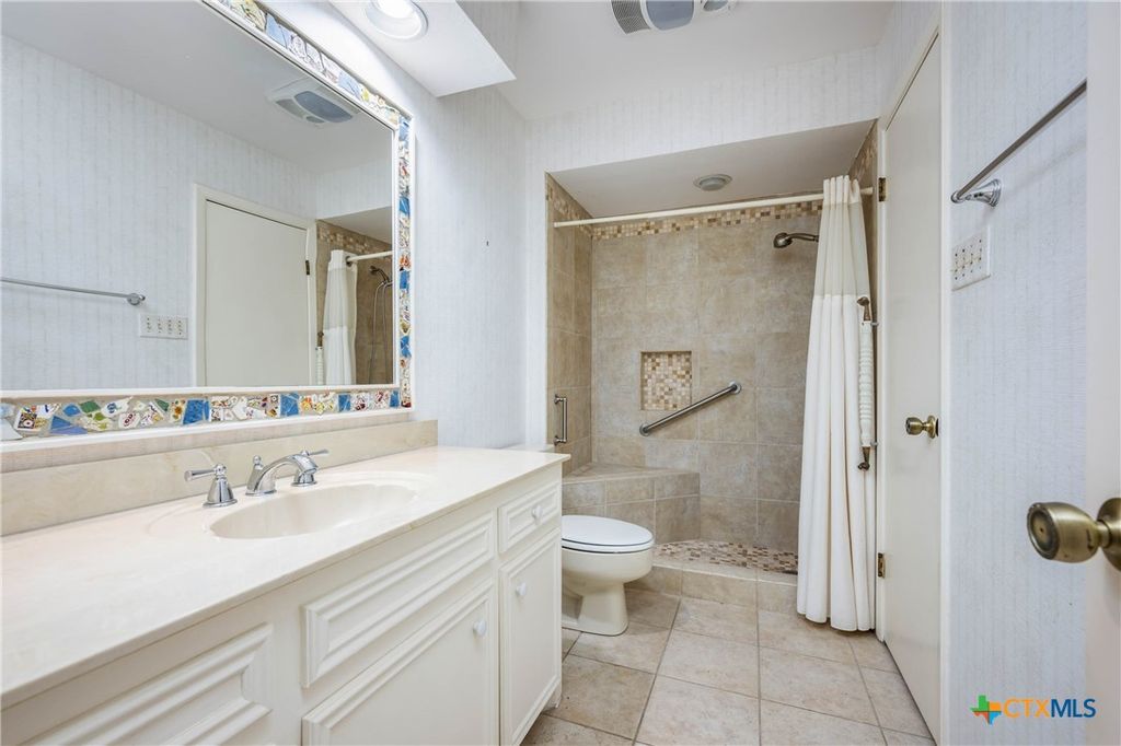 Image 24 of property listing at 5 Cypress Point, Wimberley, TX 78676