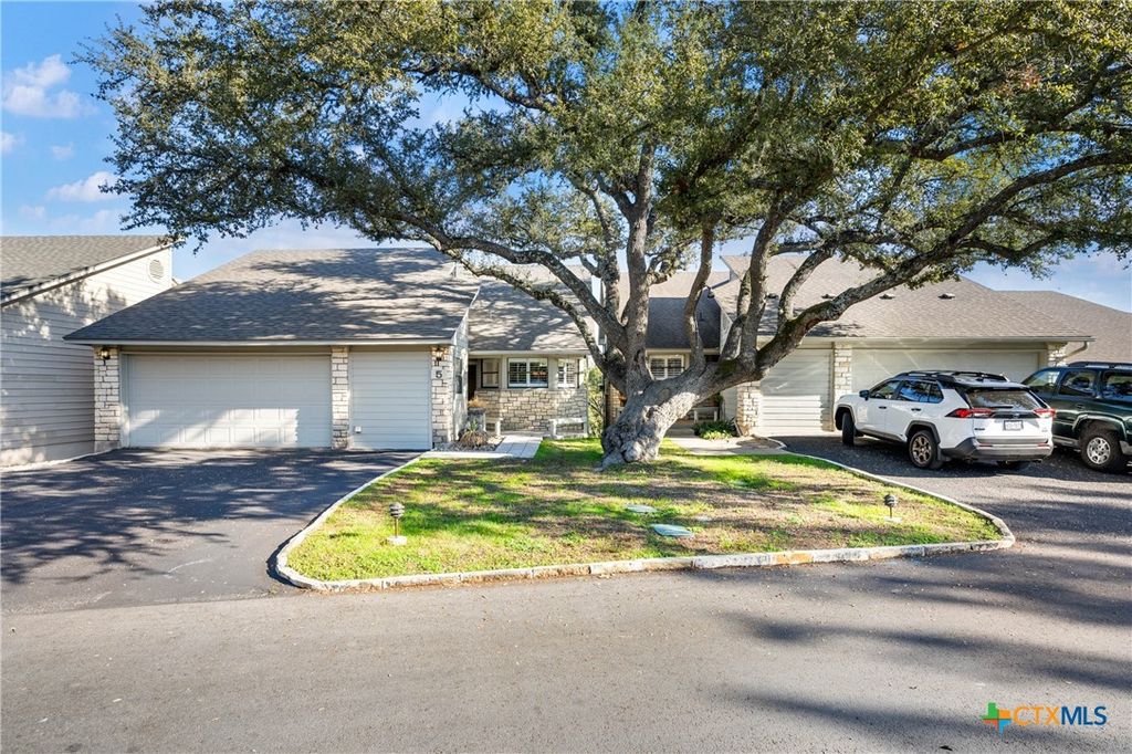 Image 5 of property listing at 5 Cypress Point, Wimberley, TX 78676