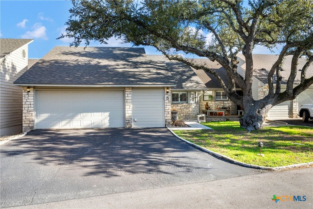 Image 6 of property listing at 5 Cypress Point, Wimberley, TX 78676
