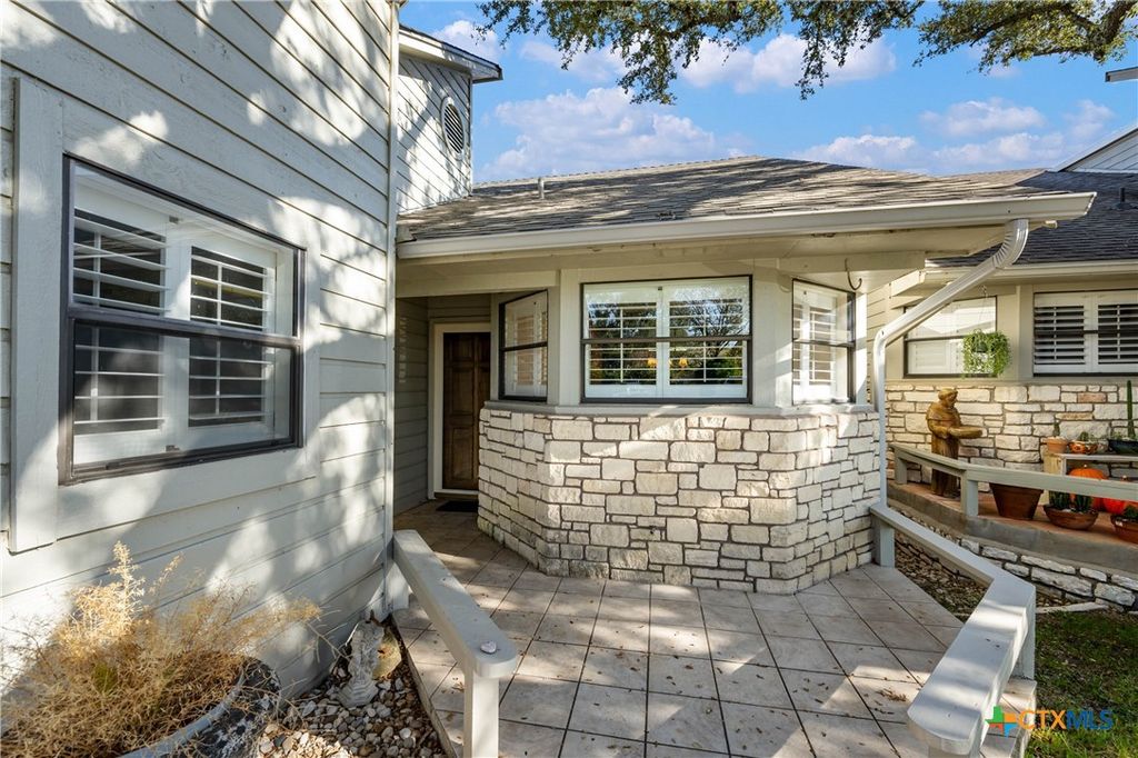 Image 7 of property listing at 5 Cypress Point, Wimberley, TX 78676