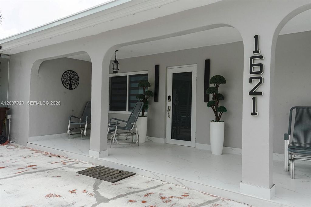 1621 E 6th Avenue, Hialeah, FL 33010