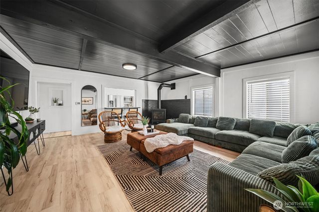 1337 Pioneer Street, Enumclaw, WA 98022