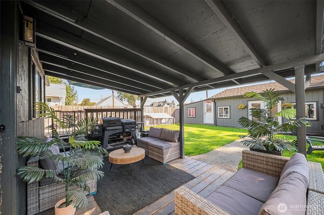 1337 Pioneer Street, Enumclaw, WA 98022