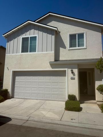 6452 E Malbec Drive, Fresno, CA 93727