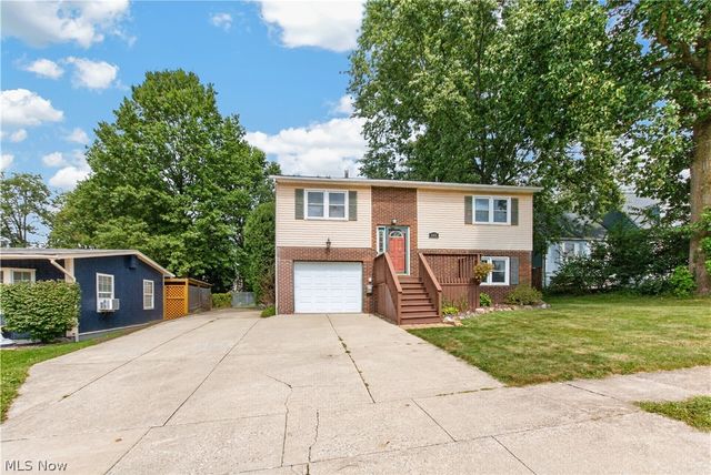 448 Fernwood Avenue, Wadsworth, OH 44281