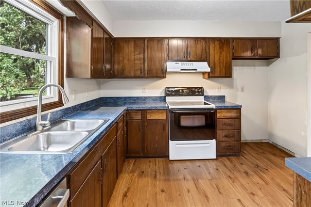 448 Fernwood Avenue, Wadsworth, OH 44281