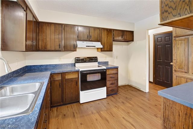 448 Fernwood Avenue, Wadsworth, OH 44281