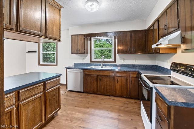 448 Fernwood Avenue, Wadsworth, OH 44281