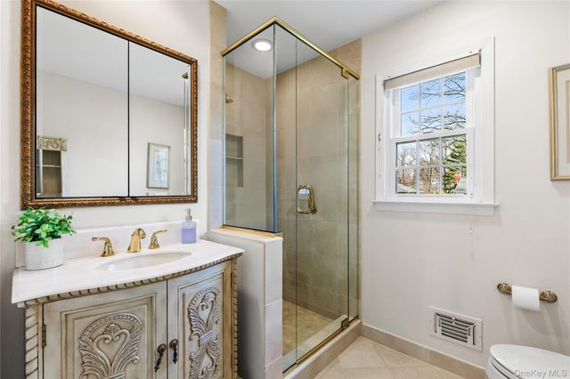 14 Loewen Court, Rye, NY 10580