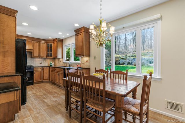14 Loewen Court, Rye, NY 10580