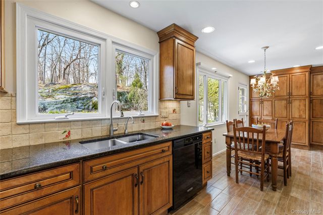 14 Loewen Court, Rye, NY 10580