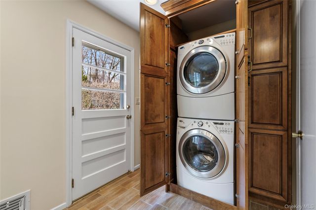 14 Loewen Court, Rye, NY 10580