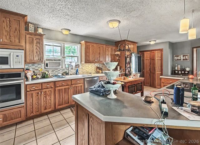 26073 Hwy 82, Park Hill, OK 74451