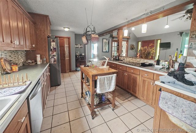 26073 Hwy 82, Park Hill, OK 74451