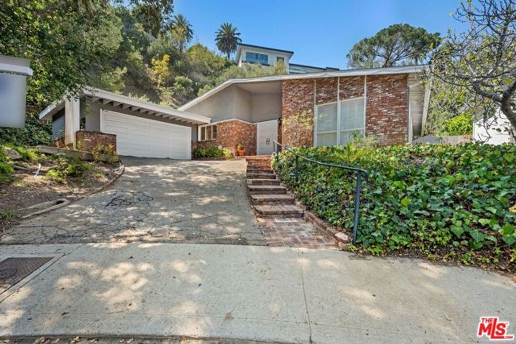 13331 Westcove Drive, Los Angeles, CA 90049