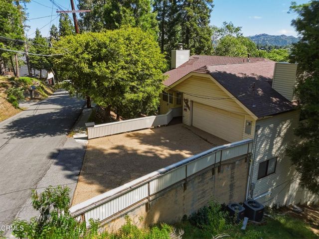 963 Jungfrau Drive, Crestline, CA 92325