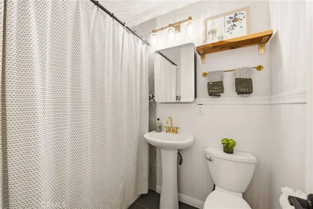 2041 Lupin Street, Simi Valley, CA 93065