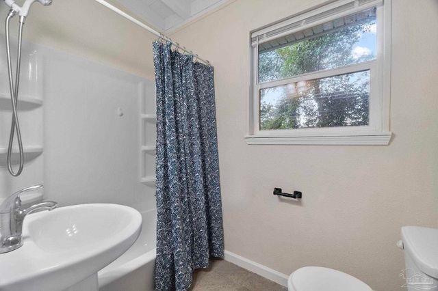 202 Emerald Ave, Pensacola, FL 32505