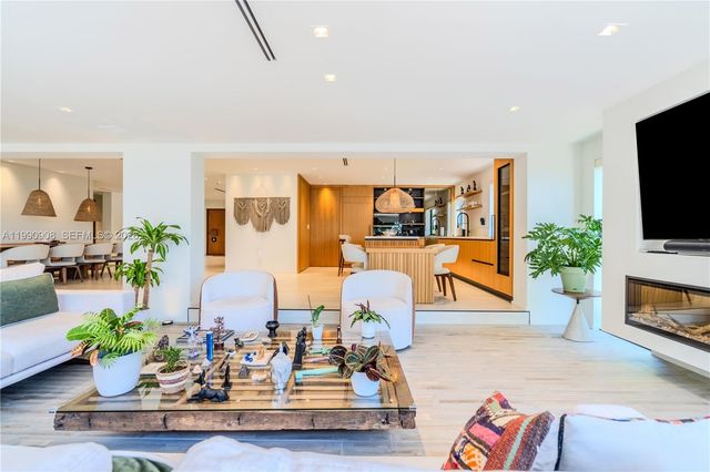 11450 N Bayshore Dr, North Miami, FL 33181