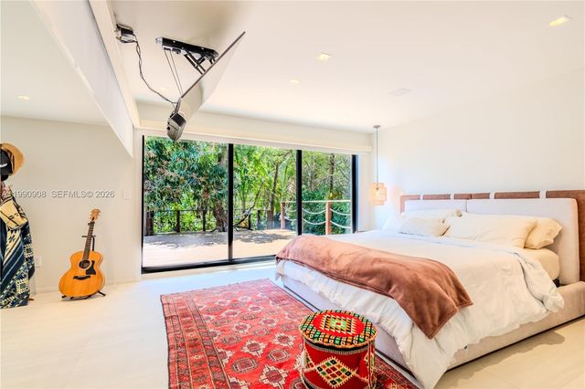 11450 N Bayshore Dr, North Miami, FL 33181