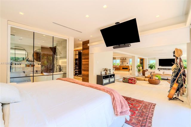 11450 N Bayshore Dr, North Miami, FL 33181