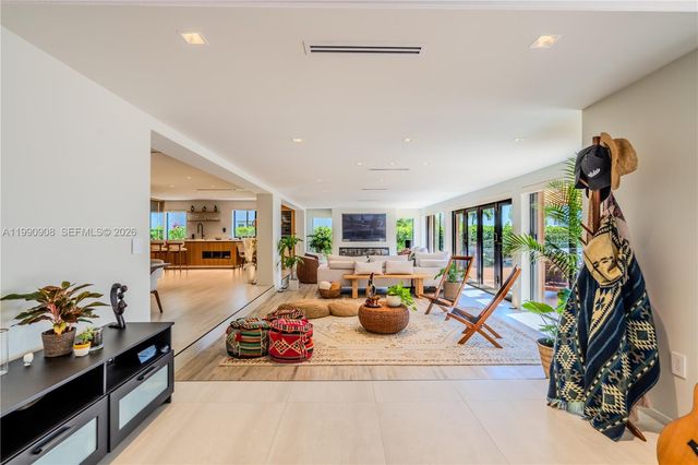 11450 N Bayshore Dr, North Miami, FL 33181