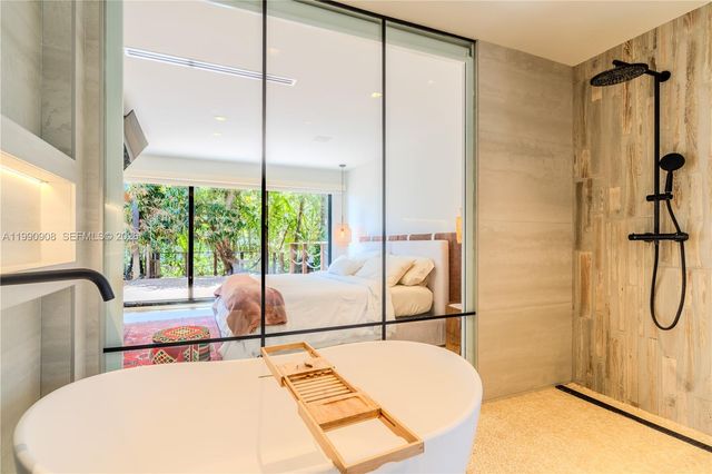 11450 N Bayshore Dr, North Miami, FL 33181