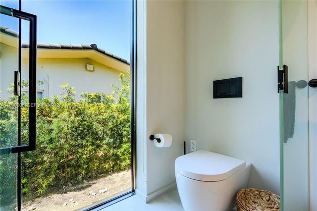 11450 N Bayshore Dr, North Miami, FL 33181