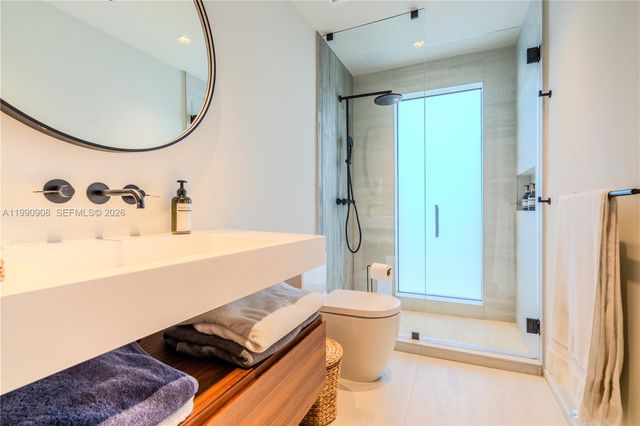 11450 N Bayshore Dr, North Miami, FL 33181