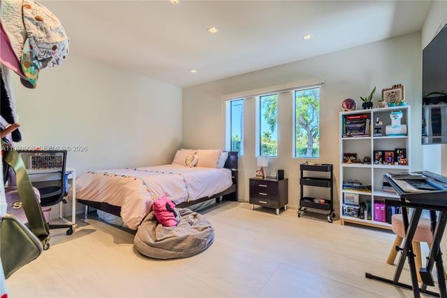 11450 N Bayshore Dr, North Miami, FL 33181