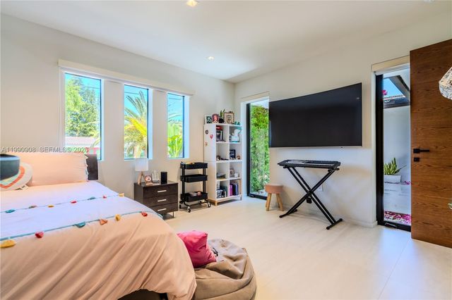 11450 N Bayshore Dr, North Miami, FL 33181