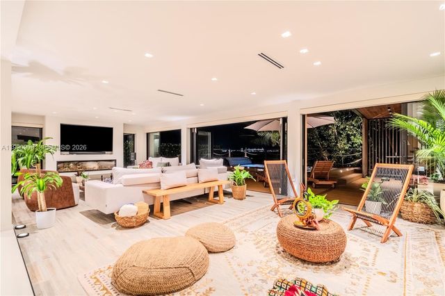 11450 N Bayshore Dr, North Miami, FL 33181