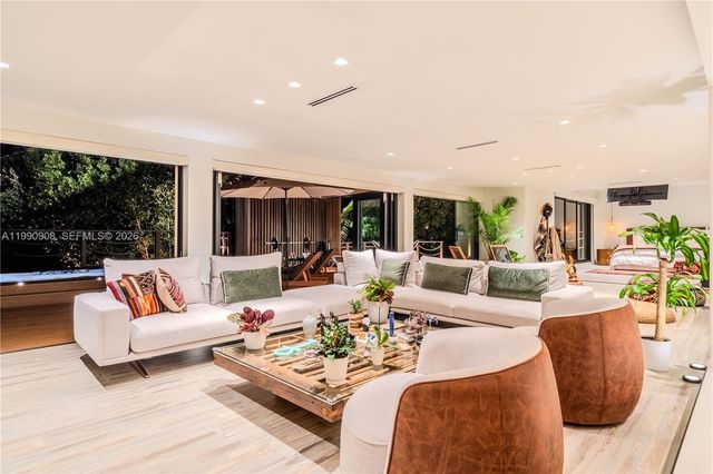 11450 N Bayshore Dr, North Miami, FL 33181