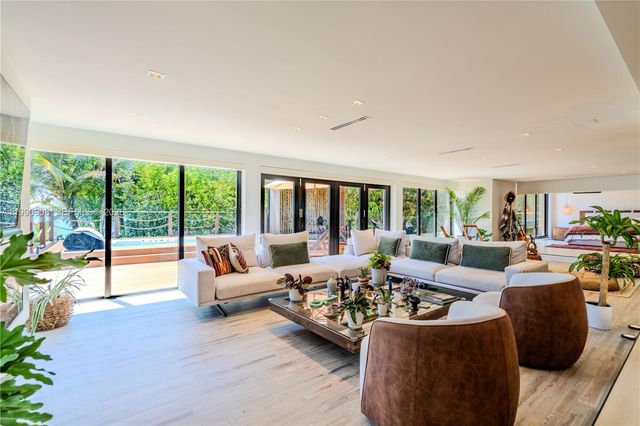 11450 N Bayshore Dr, North Miami, FL 33181