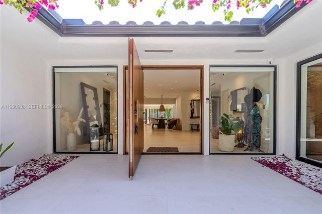 11450 N Bayshore Dr, North Miami, FL 33181