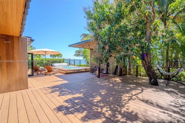 11450 N Bayshore Dr, North Miami, FL 33181